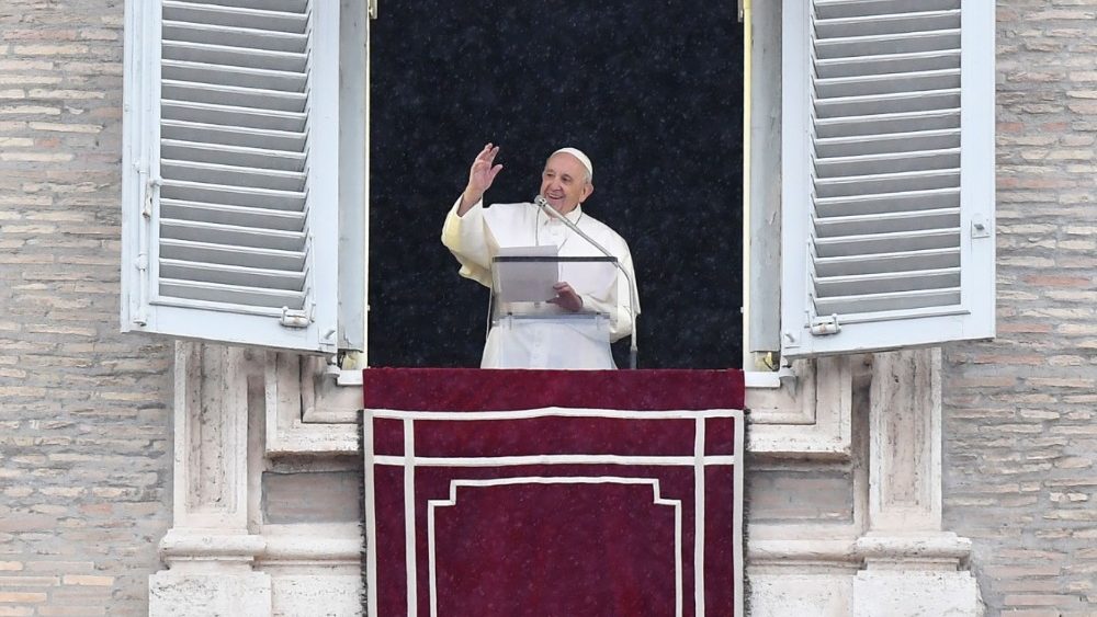 Papa: o Espírito Santo, que guia a Igreja, faz brilhar o rosto autêntico desejado por Jesus